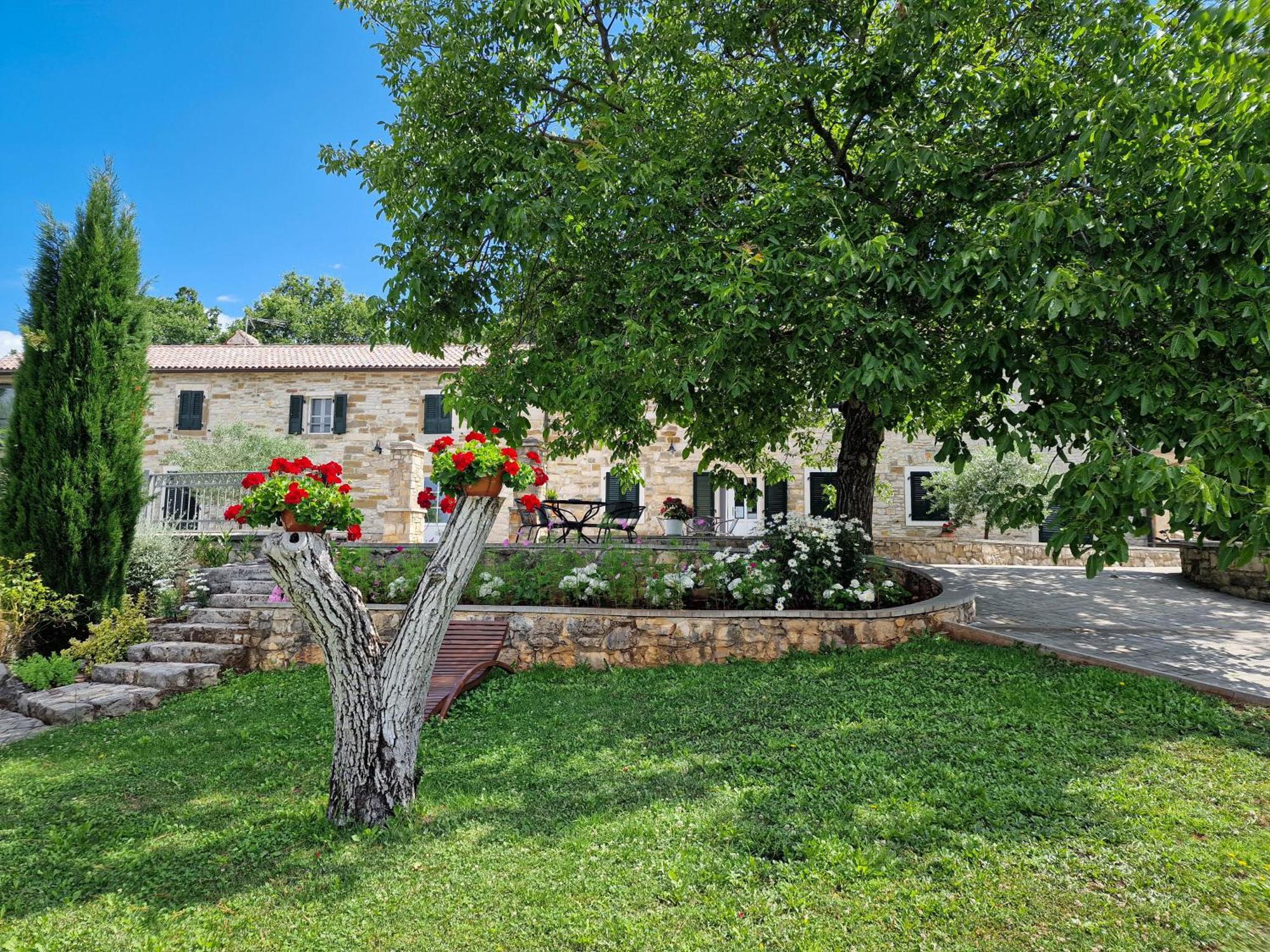 Stancija Ruseti Bed & Breakfast Oprtalj Exterior photo