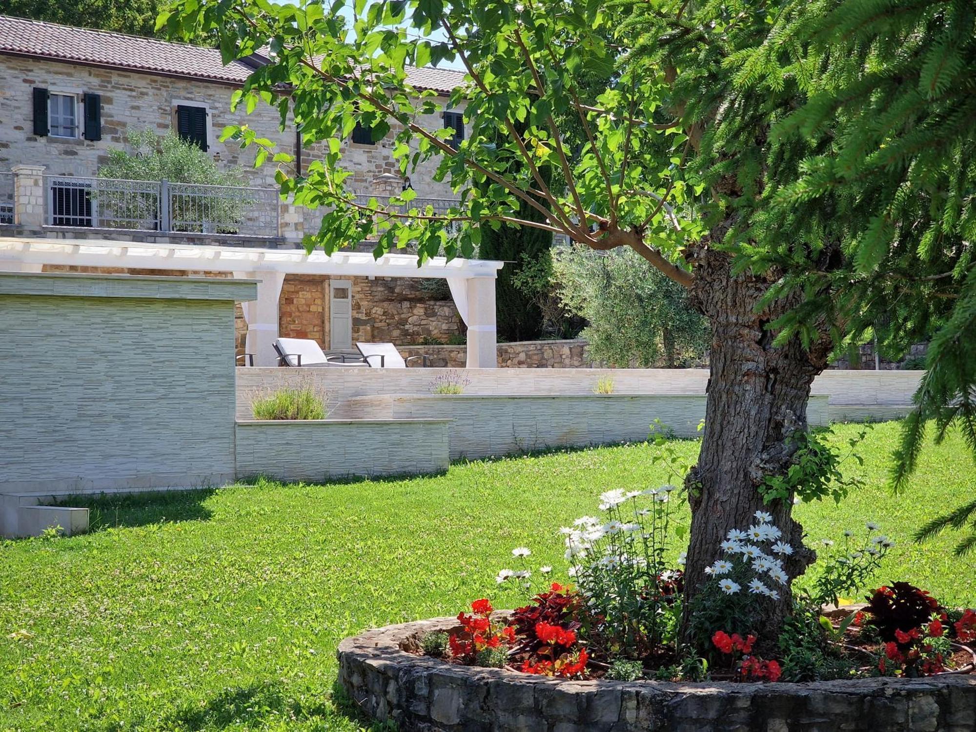 Stancija Ruseti Bed & Breakfast Oprtalj Exterior photo