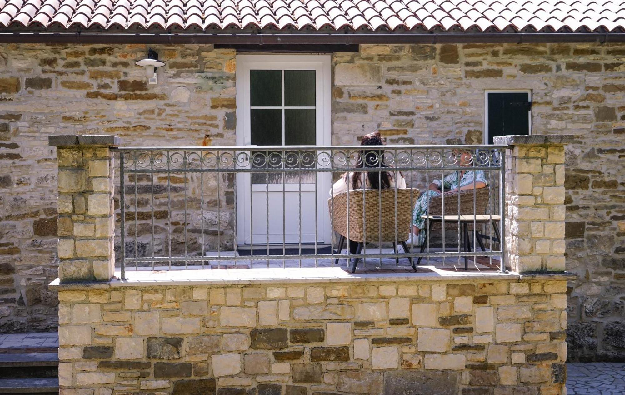 Stancija Ruseti Bed & Breakfast Oprtalj Room photo